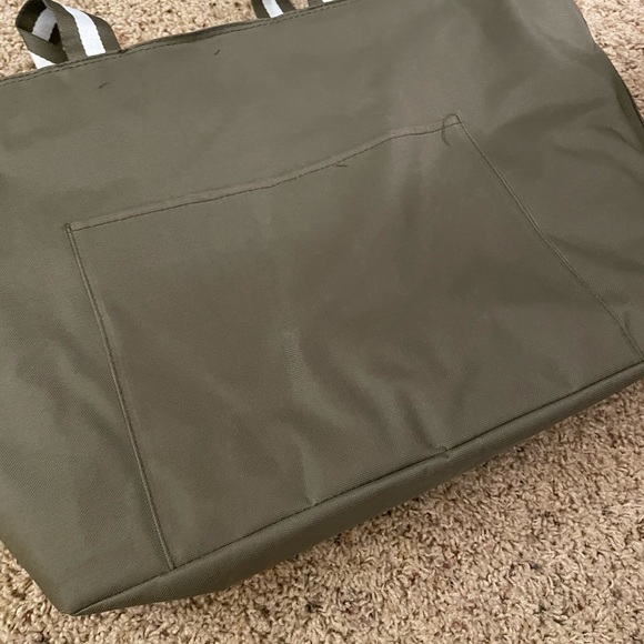 NWT cooler tote with shoulder strap - Picture 3 of 3